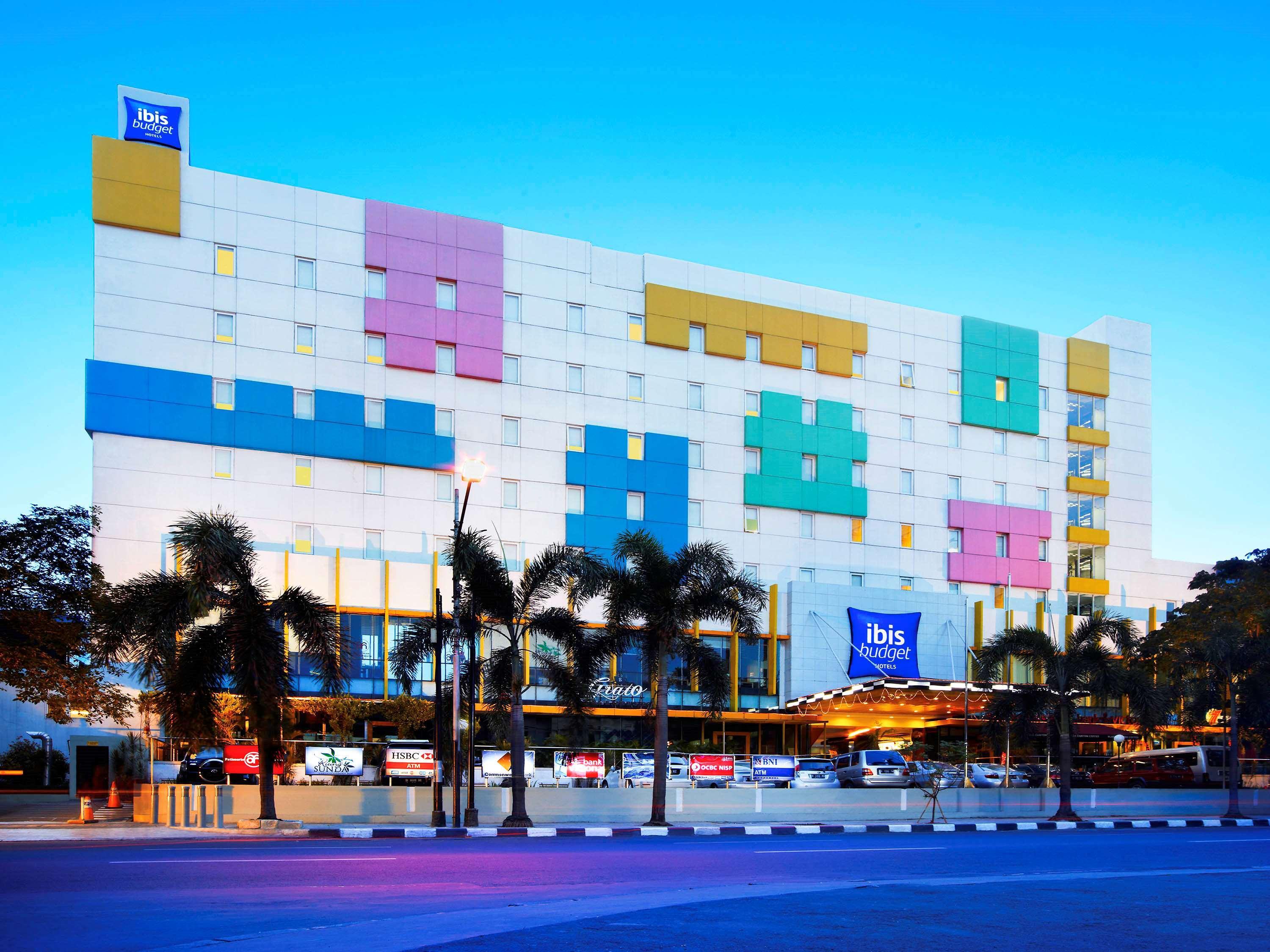 Hotel Ibis Budget Jakarta Cikini Exterior foto