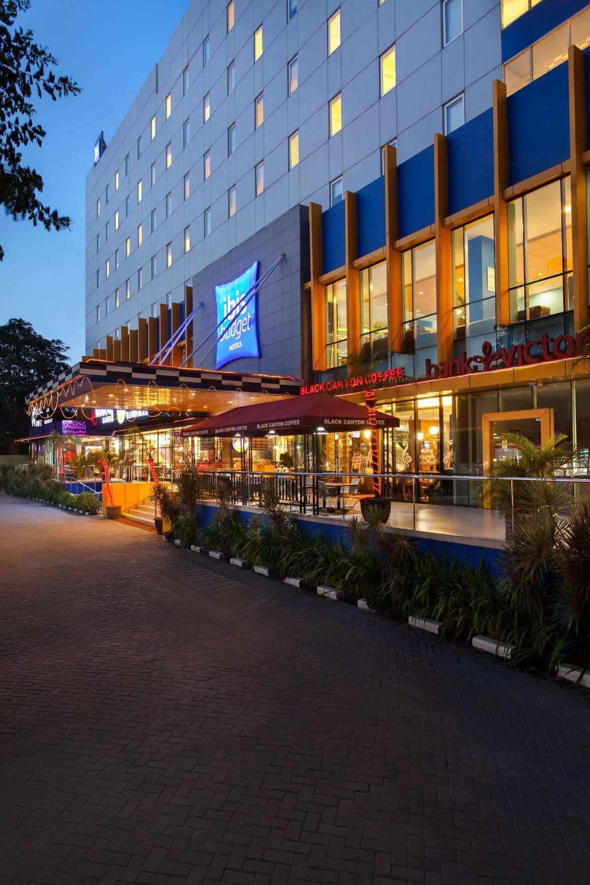 Hotel Ibis Budget Jakarta Cikini Exterior foto